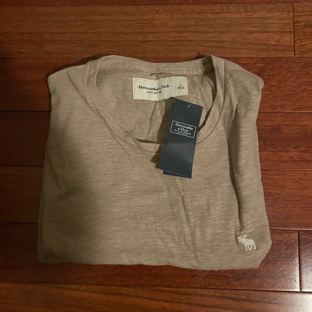 New with tags Abercrombie t shirt size large